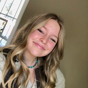 Meet your Posher, Alivia